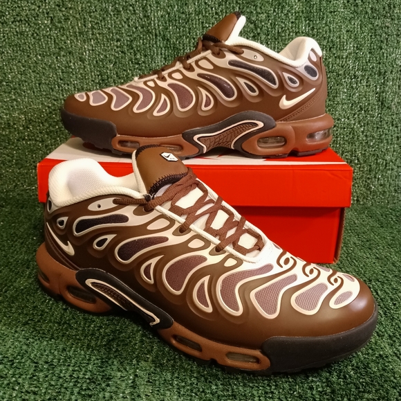 Nike Air Max Plus - Picture 2 of 6